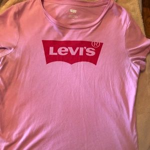 Levi’s tee shirt 👚